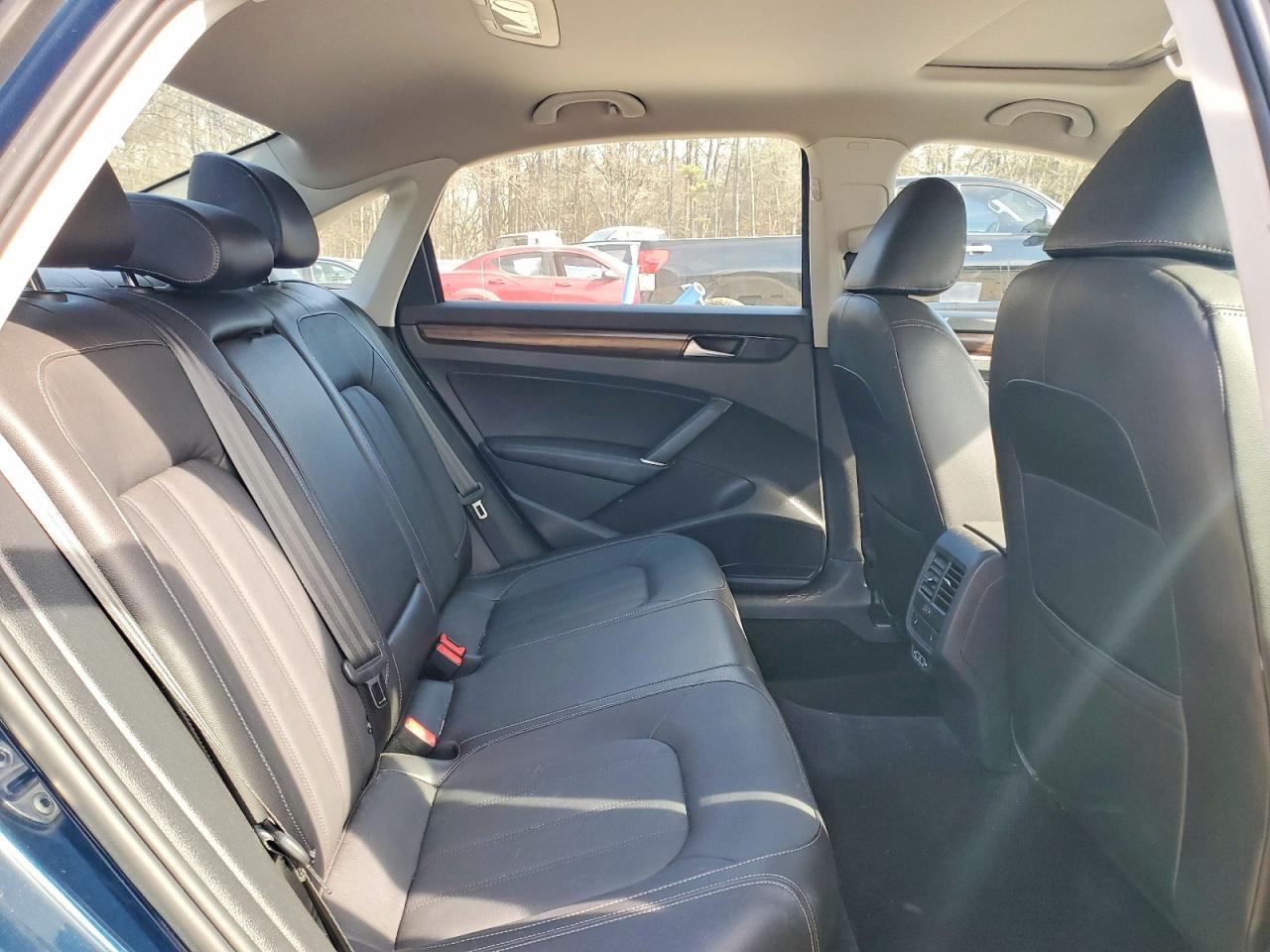 2020 VOLKSWAGEN PASSAT SEL photo 19