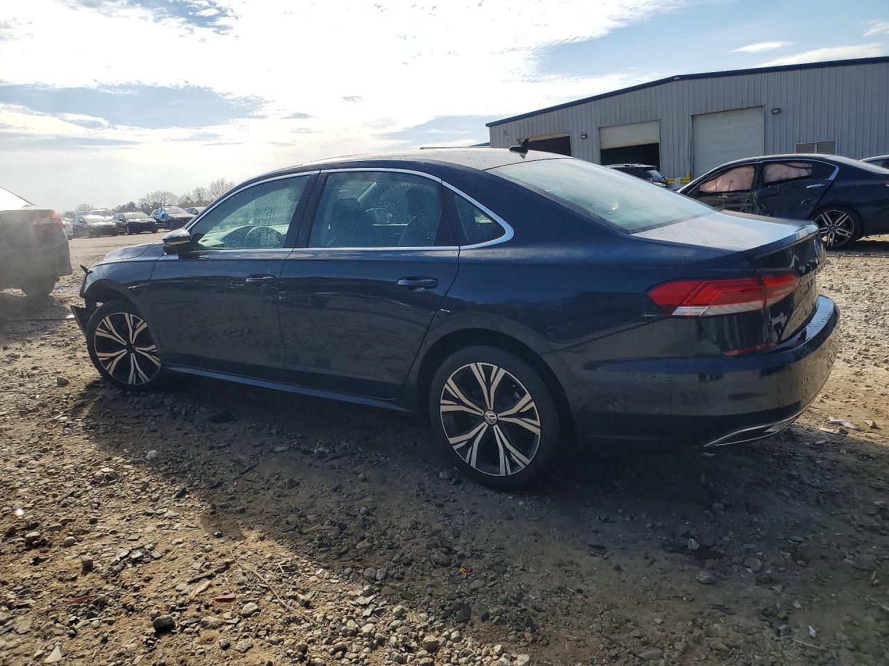 2020 VOLKSWAGEN PASSAT SEL photo 3