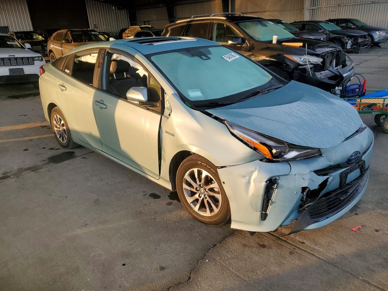 2019 TOYOTA PRIUS photo 4