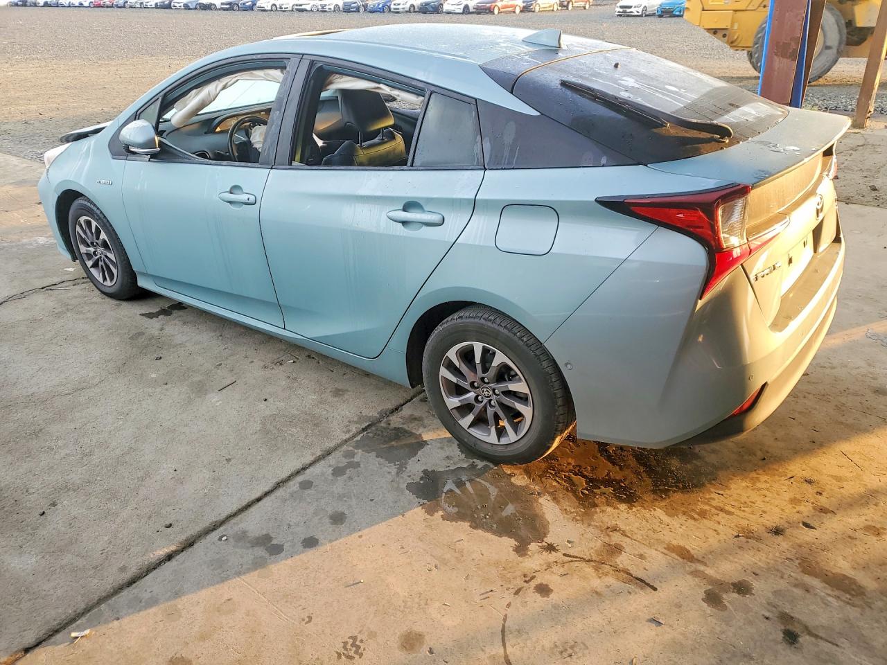 2019 TOYOTA PRIUS photo 2