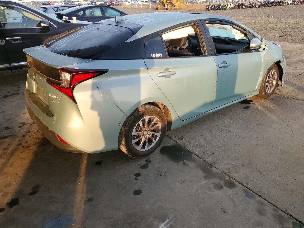2019 TOYOTA PRIUS photo 3