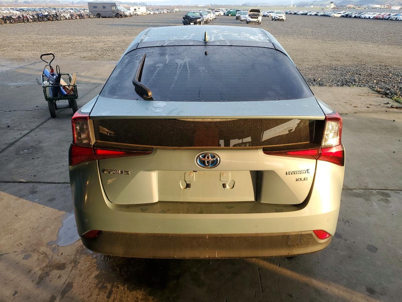 2019 TOYOTA PRIUS photo 6