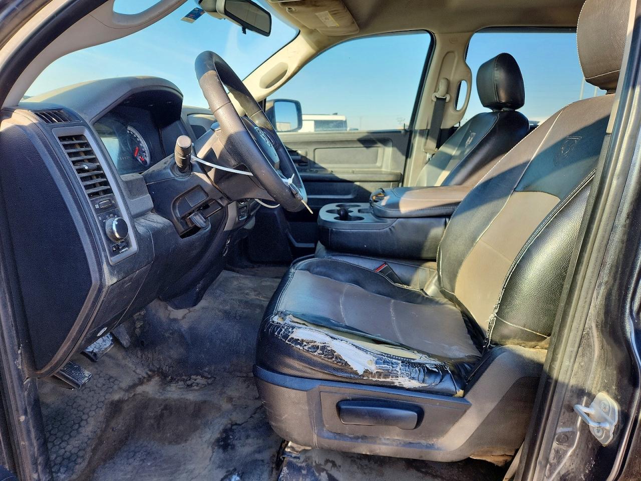 2014 RAM 1500 ST photo 13