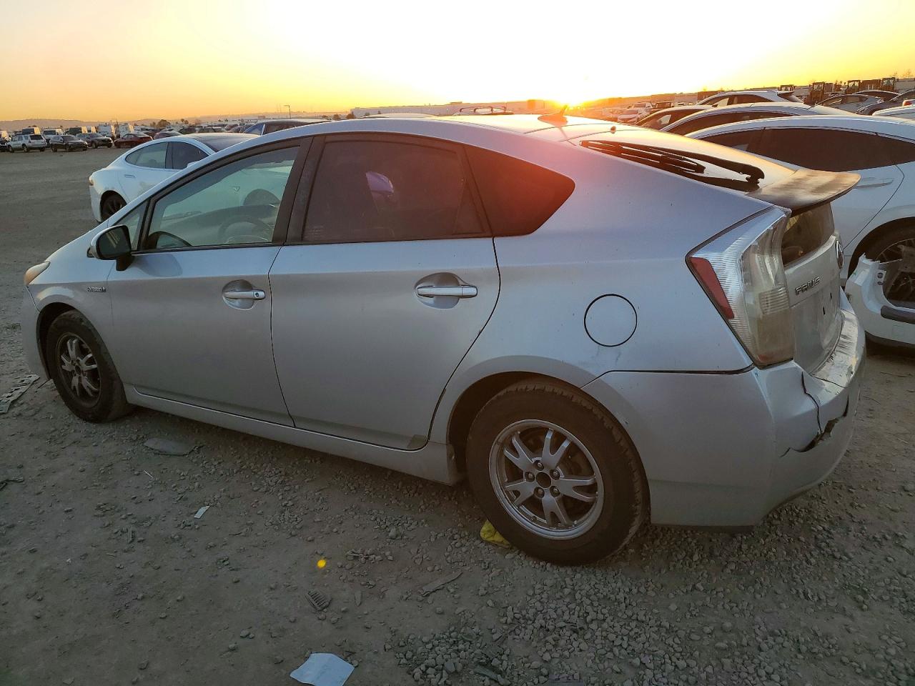 2010 TOYOTA PRIUS III photo 3