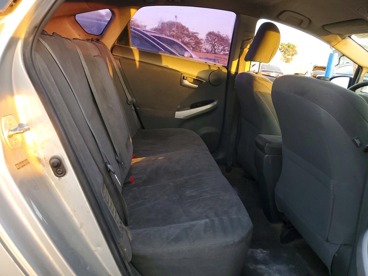 2010 TOYOTA PRIUS III photo 19
