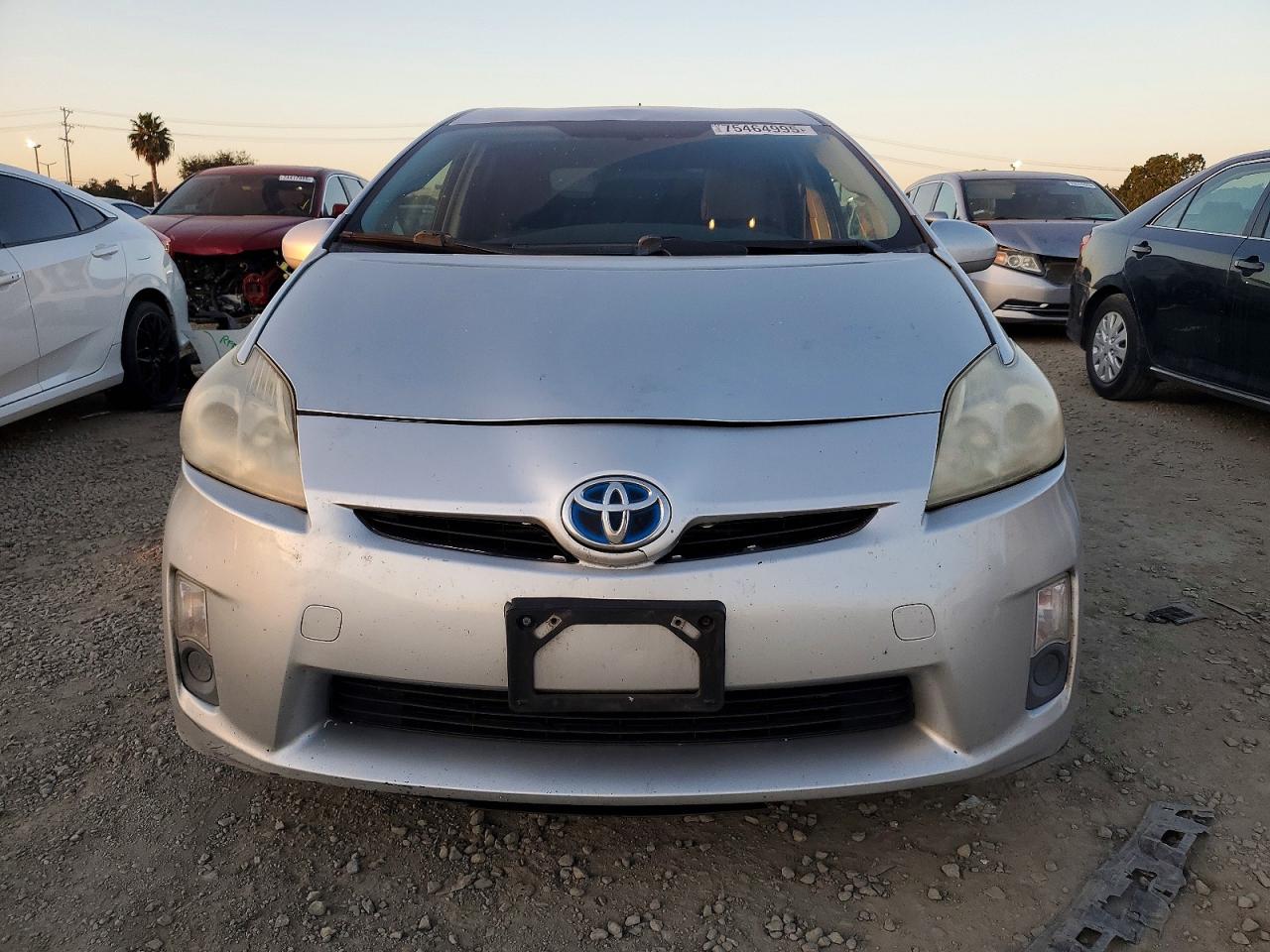 2010 TOYOTA PRIUS III photo 9