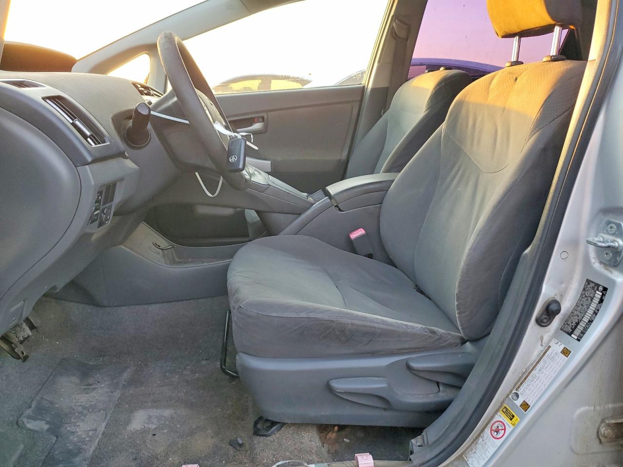 2010 TOYOTA PRIUS III photo 13