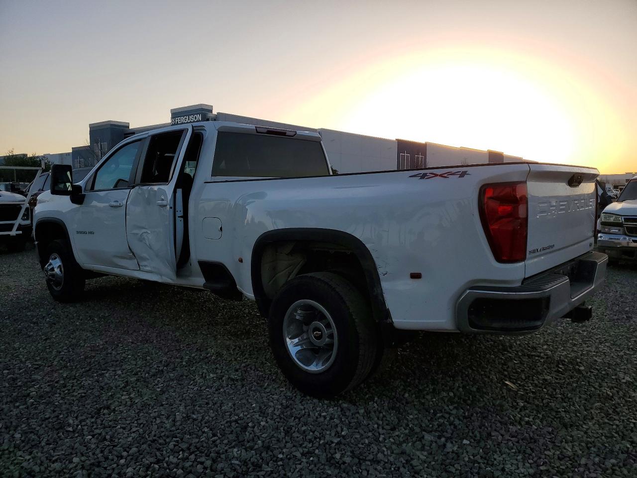 2023 CHEVROLET SILVERADO K3500 LT photo 4