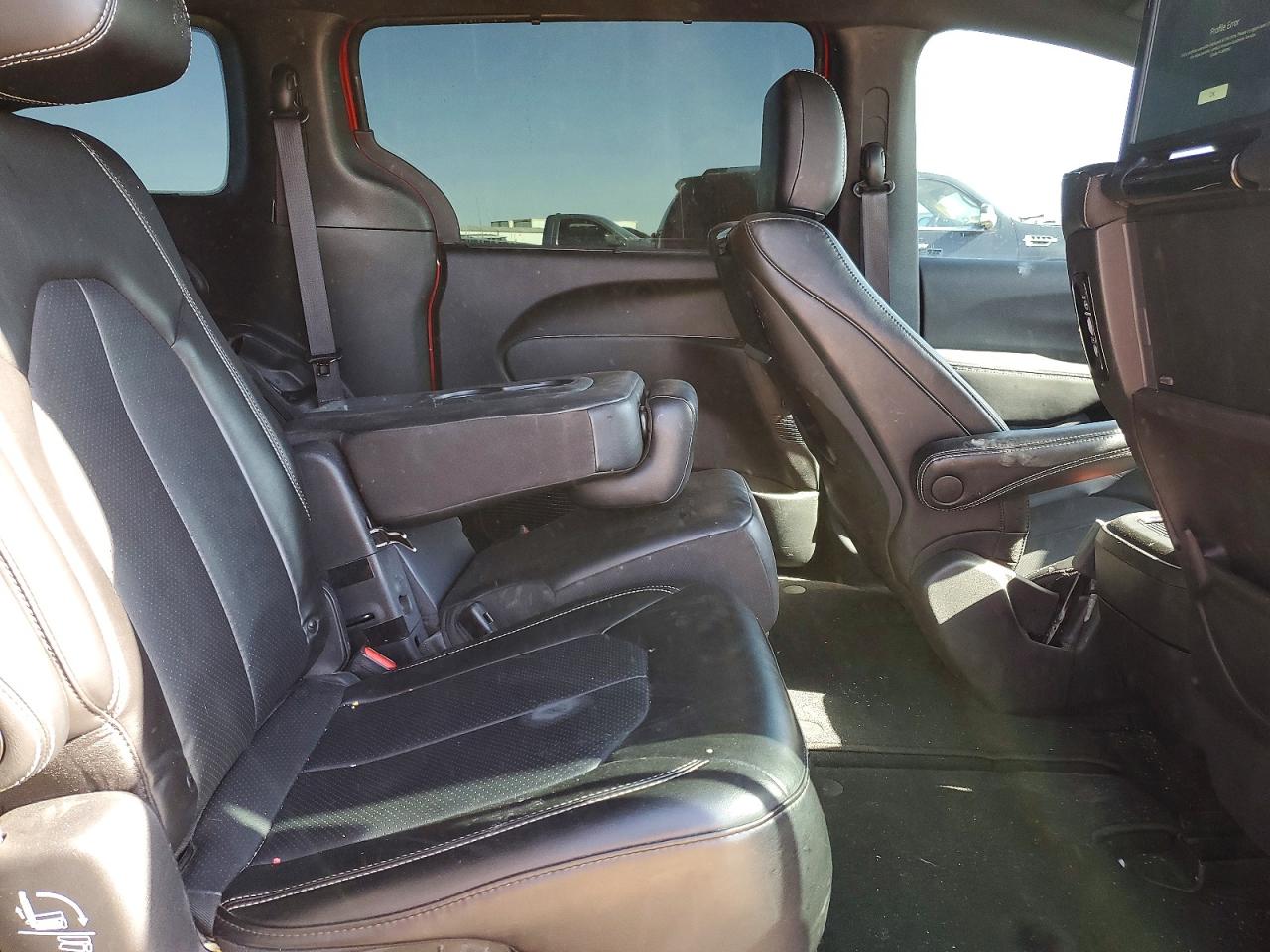 2024 CHRYSLER PACIFICA TOURING L photo 11