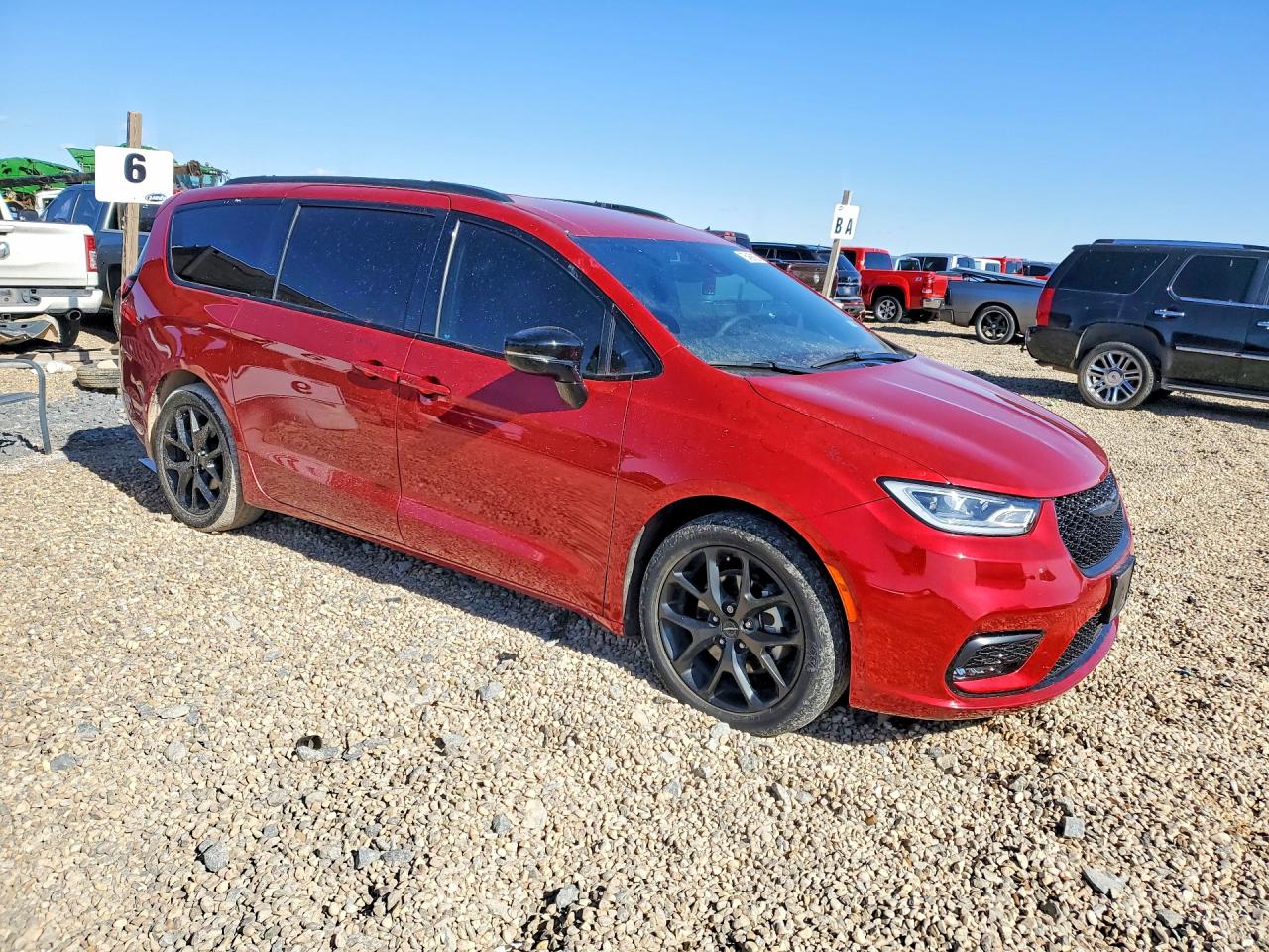 2024 CHRYSLER PACIFICA TOURING L photo 4