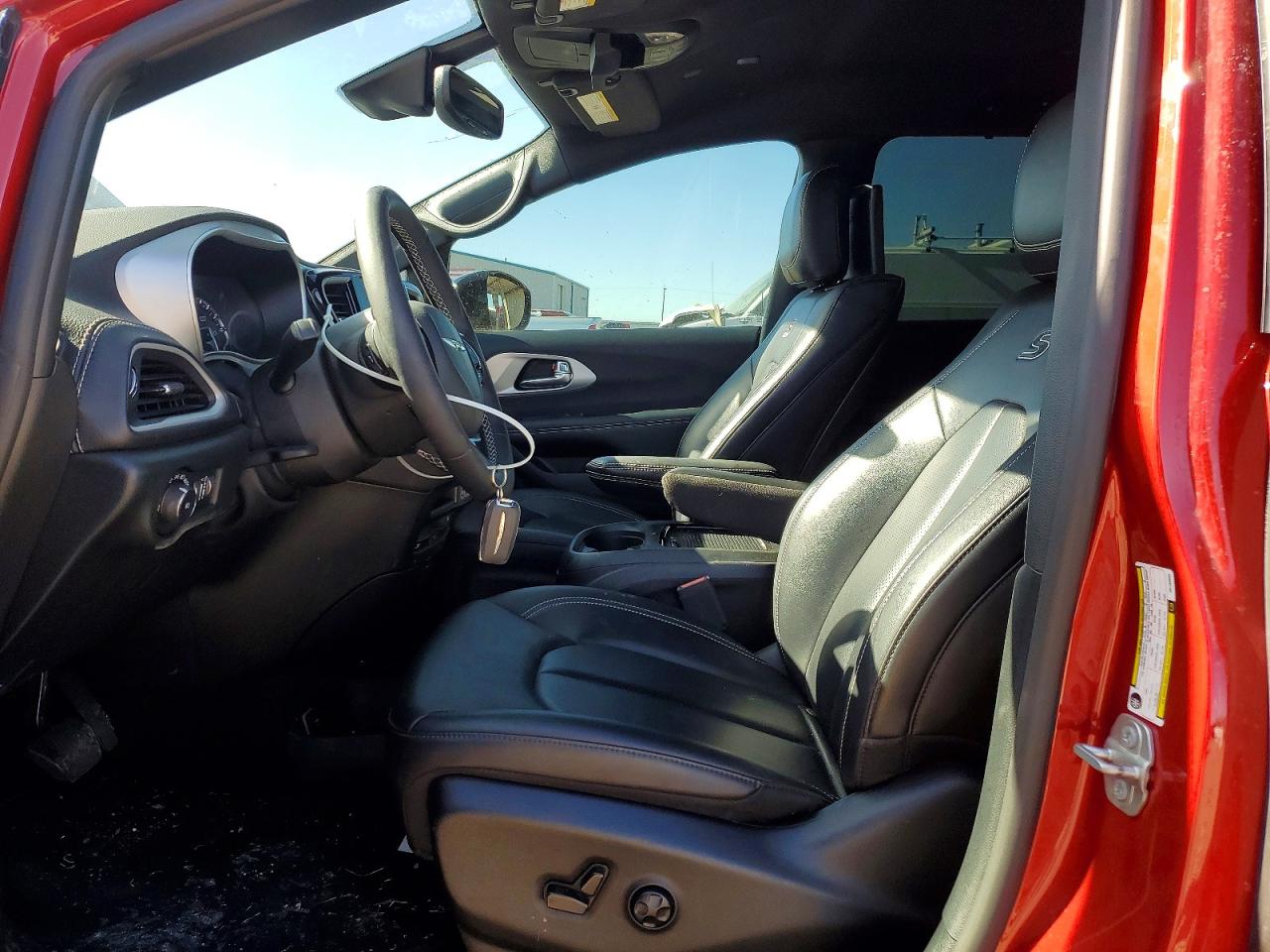 2024 CHRYSLER PACIFICA TOURING L photo 7