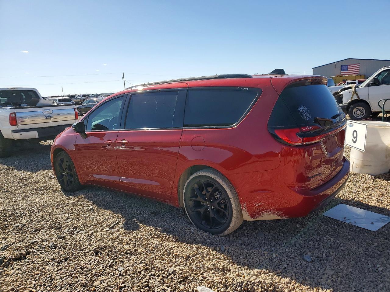 2024 CHRYSLER PACIFICA TOURING L photo 2