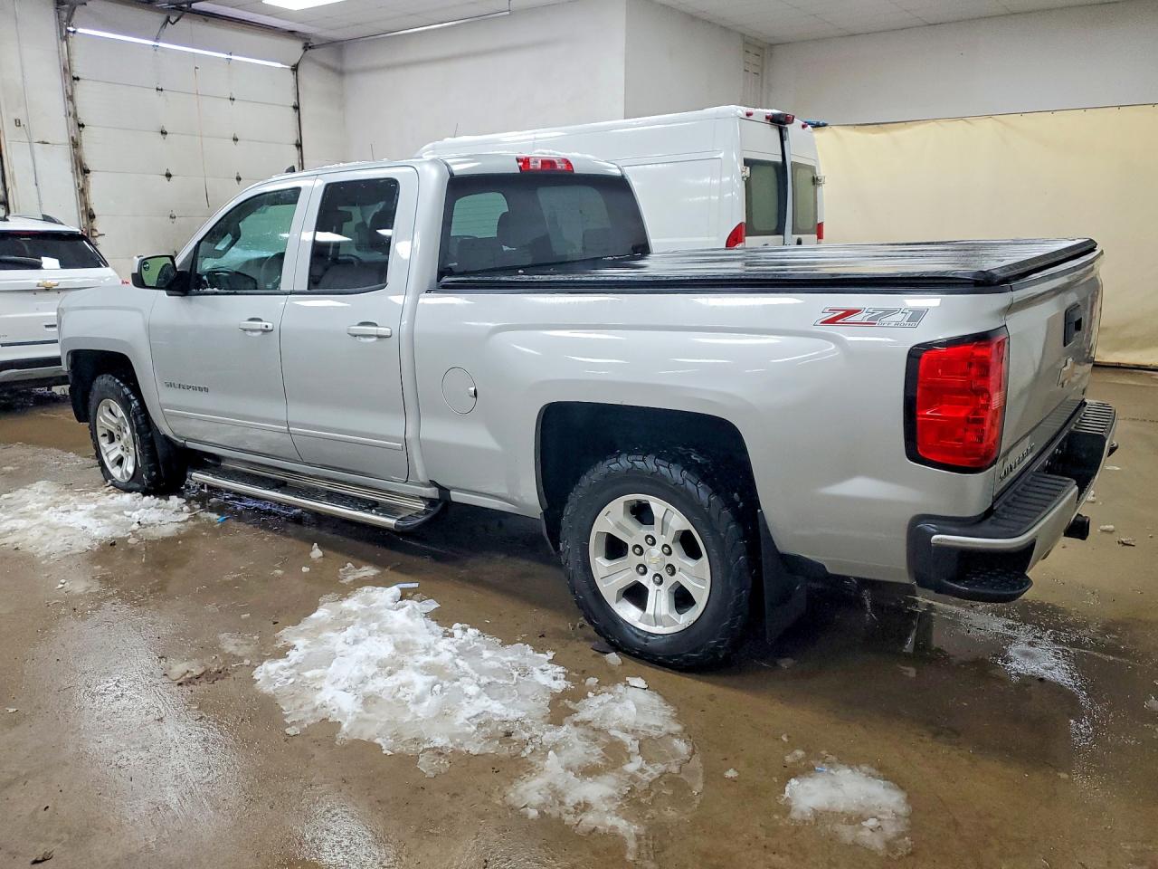 2017 CHEVROLET SILVERADO K1500 LT photo 4