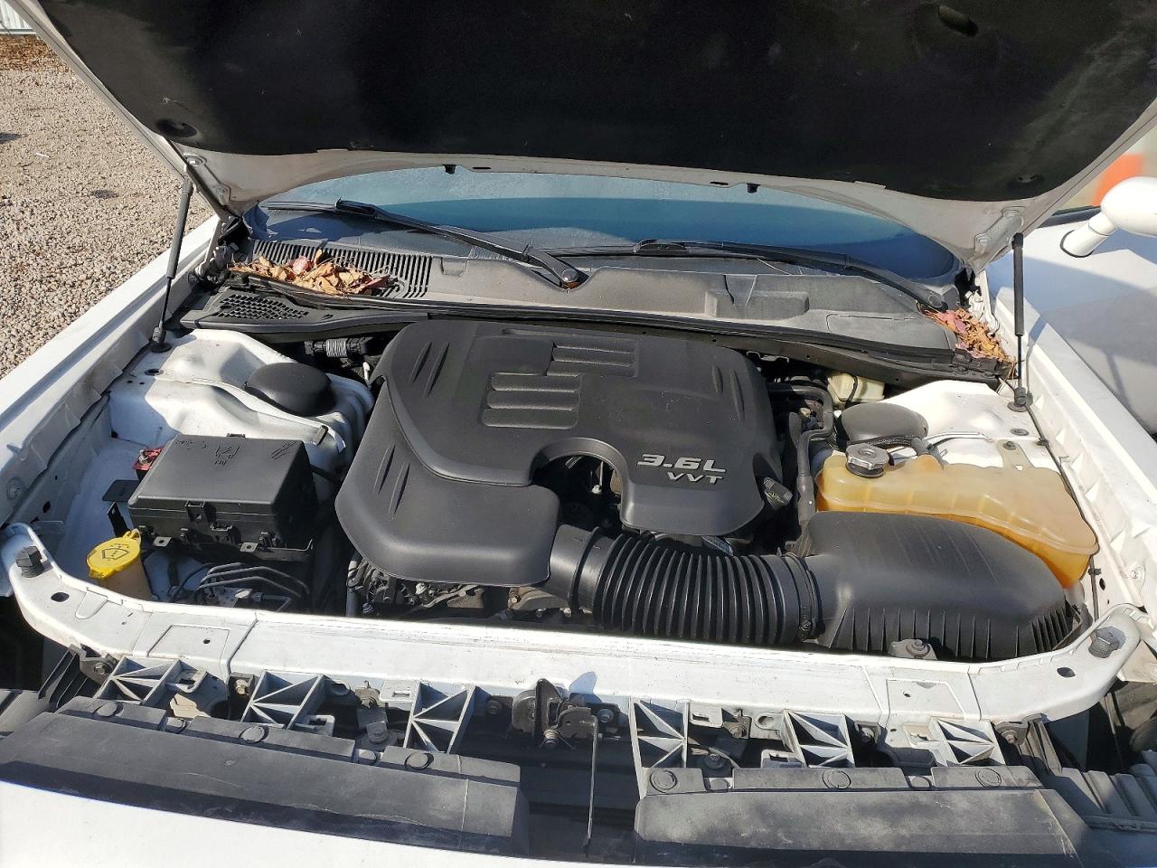 2016 DODGE CHALLENGER SXT photo 11