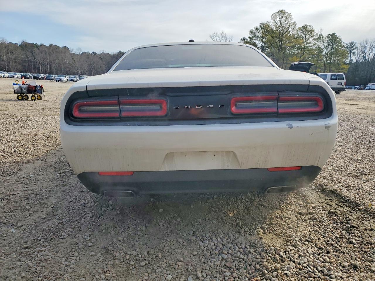 2016 DODGE CHALLENGER SXT photo 6