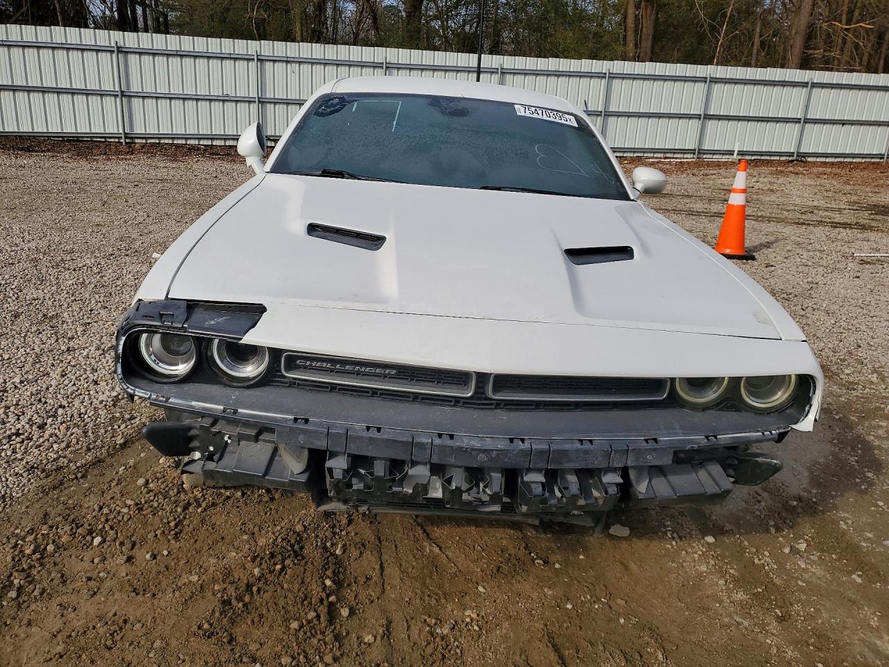 2016 DODGE CHALLENGER SXT photo 5