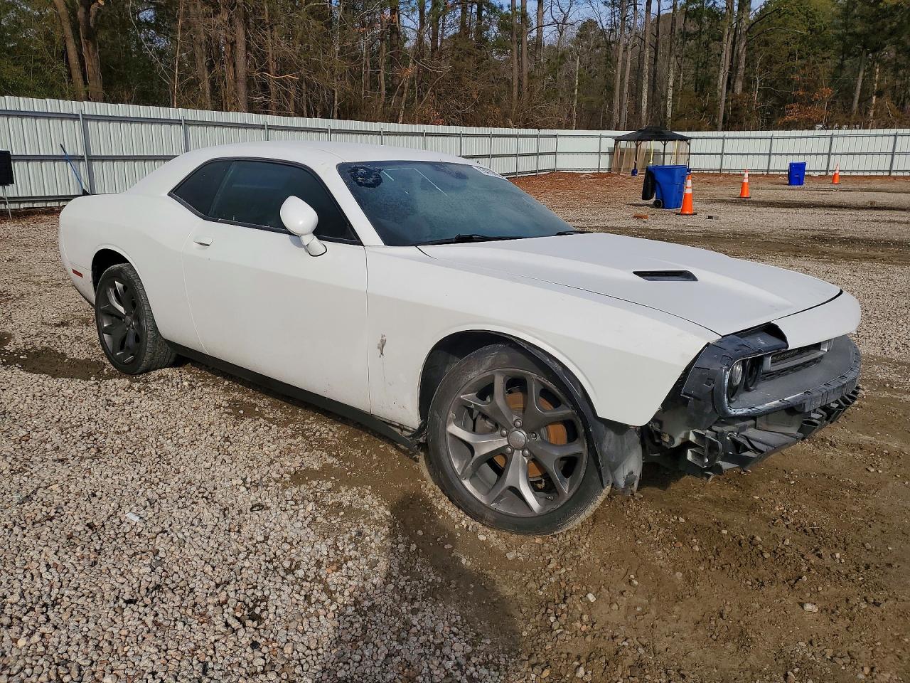 2016 DODGE CHALLENGER SXT photo 4