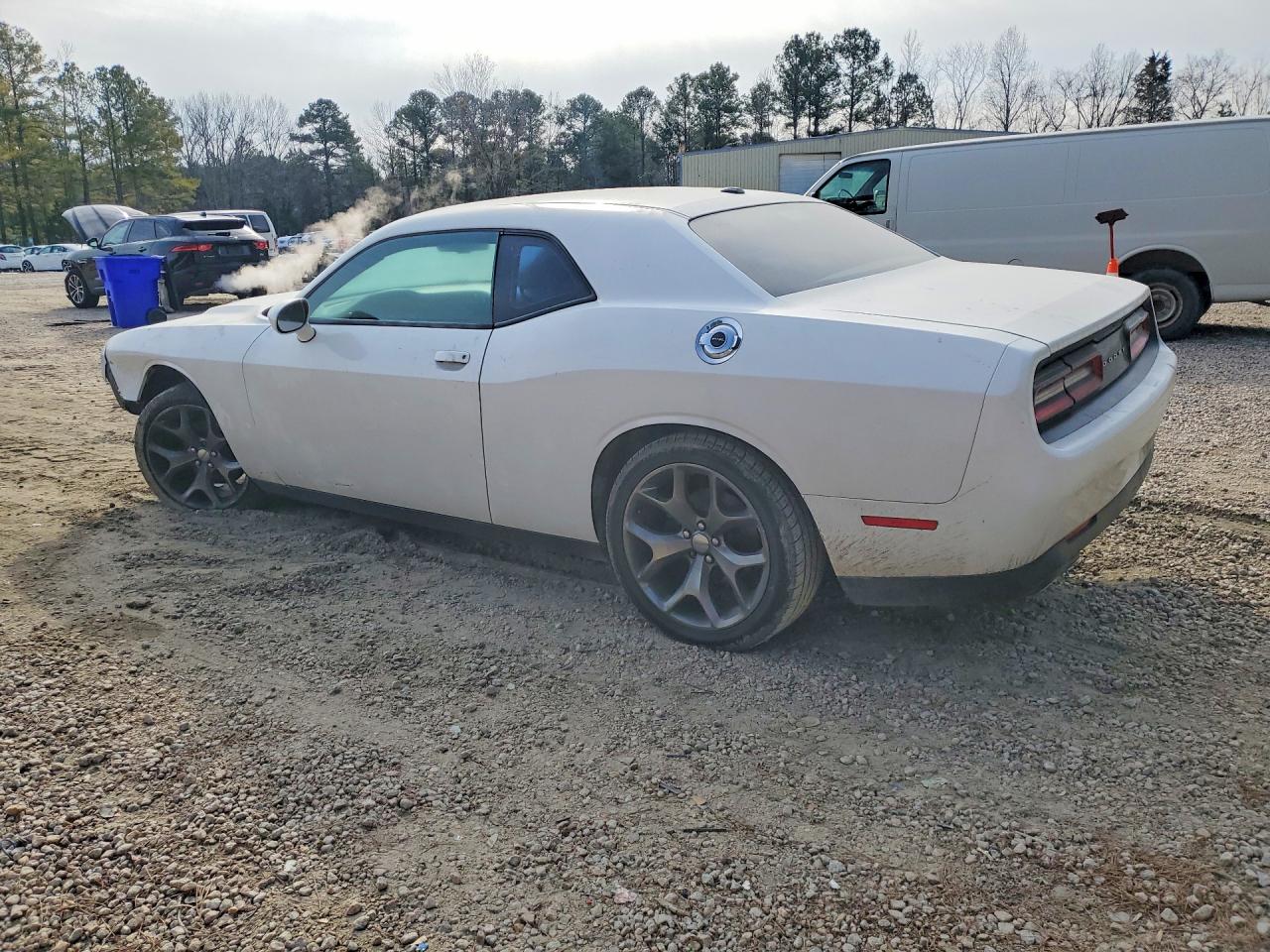 2016 DODGE CHALLENGER SXT photo 2
