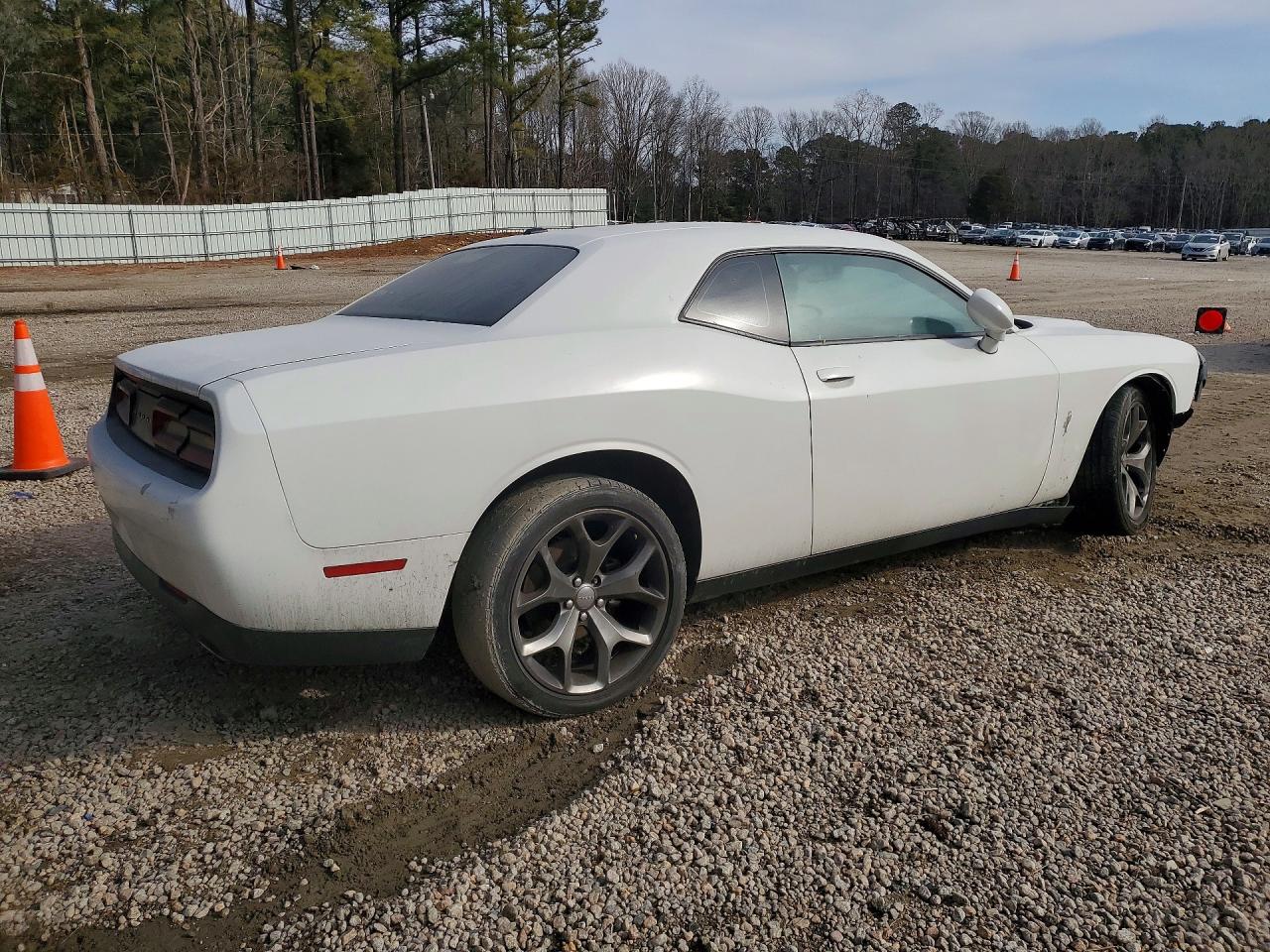 2016 DODGE CHALLENGER SXT photo 3