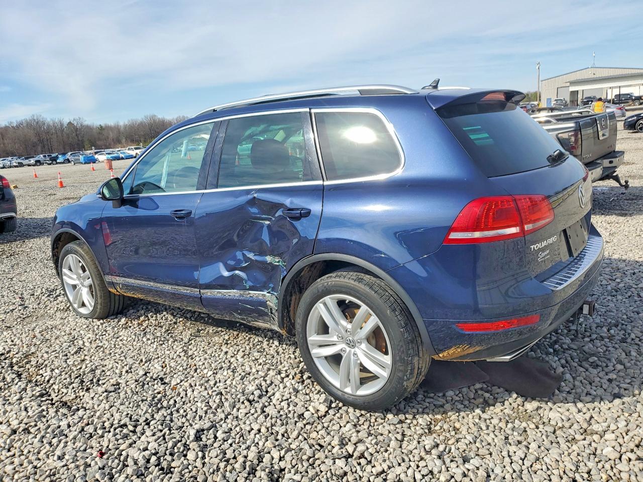 2014 VOLKSWAGEN TOUAREG V6 TDI photo 3