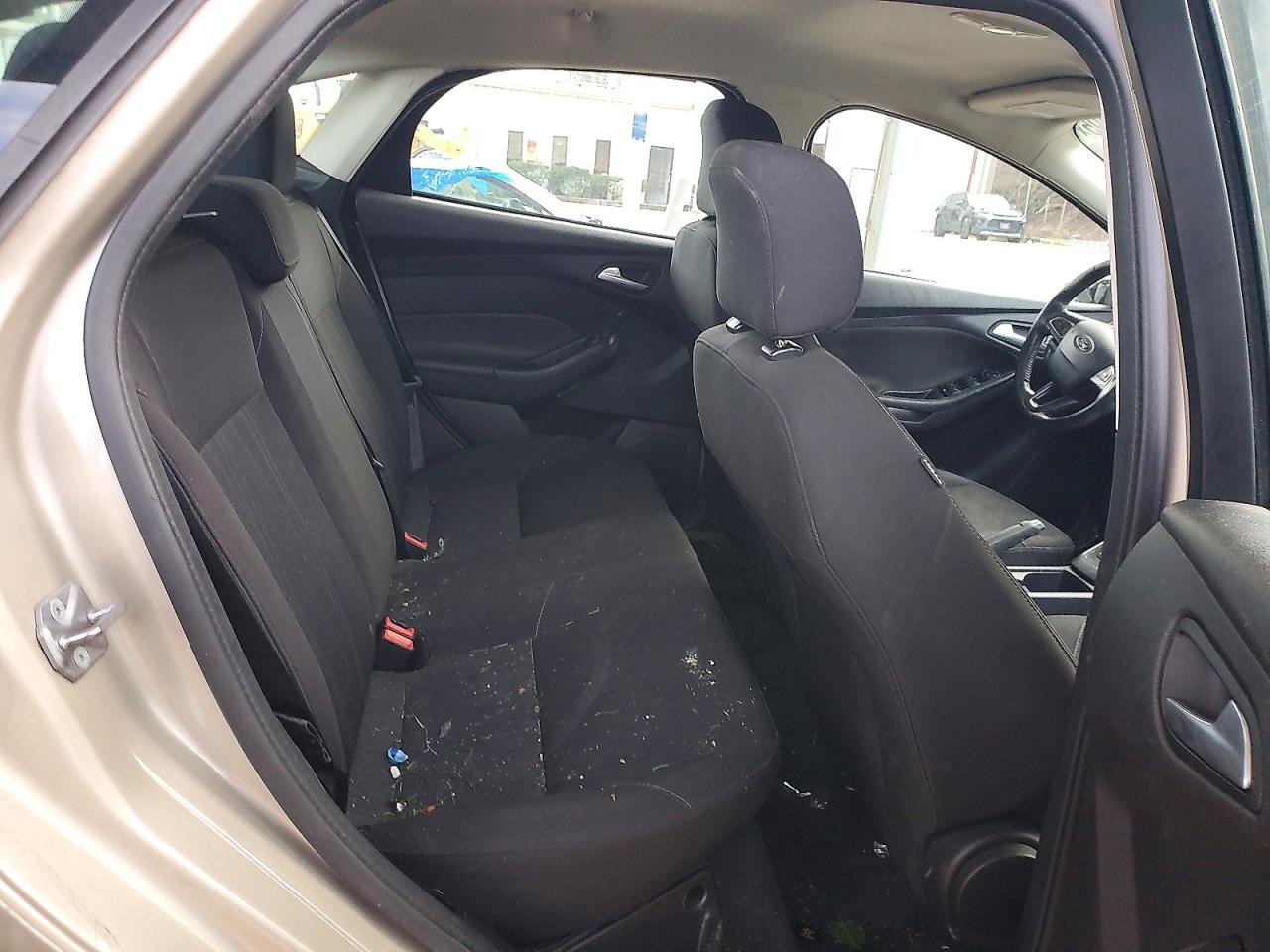 2017 FORD FOCUS SE photo 28