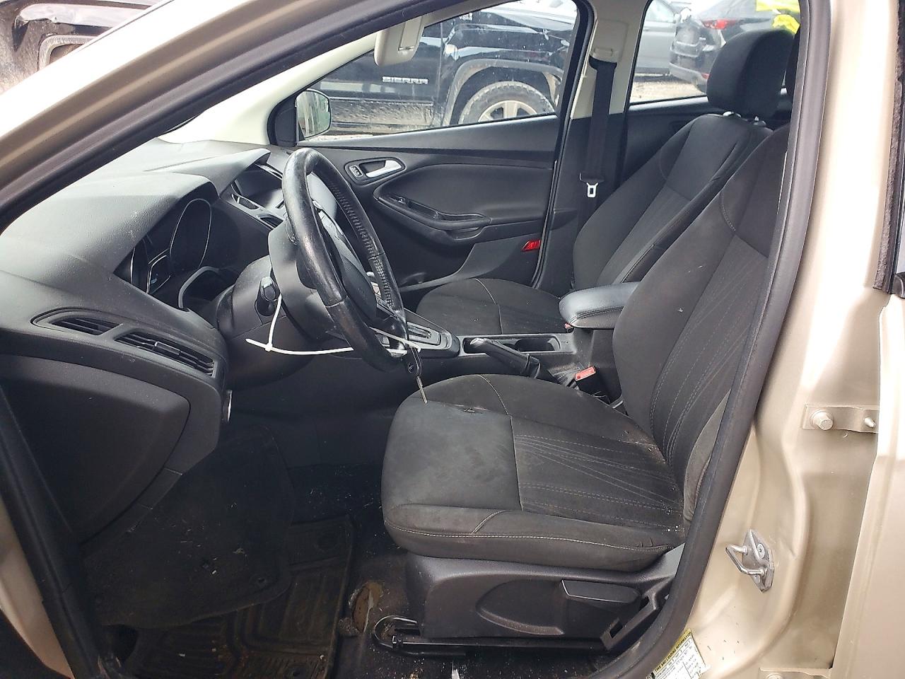 2017 FORD FOCUS SE photo 19