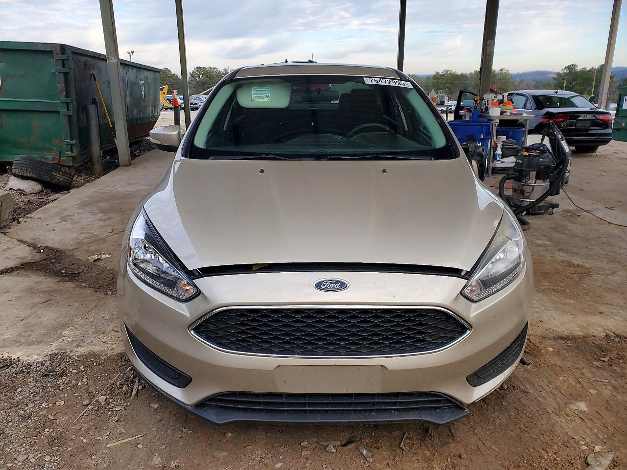 2017 FORD FOCUS SE photo 13