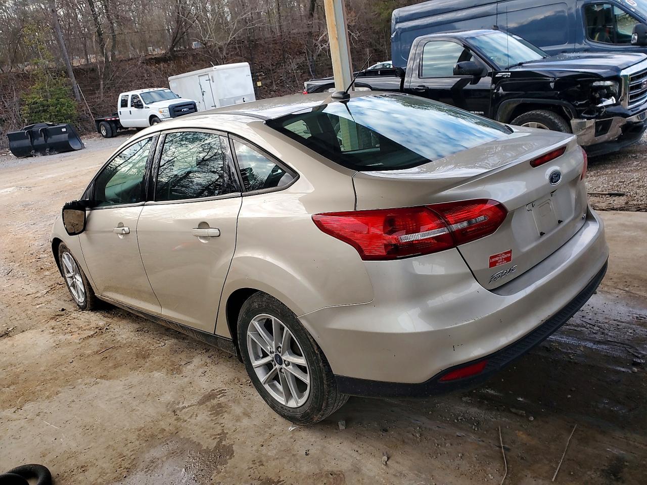 2017 FORD FOCUS SE photo 4