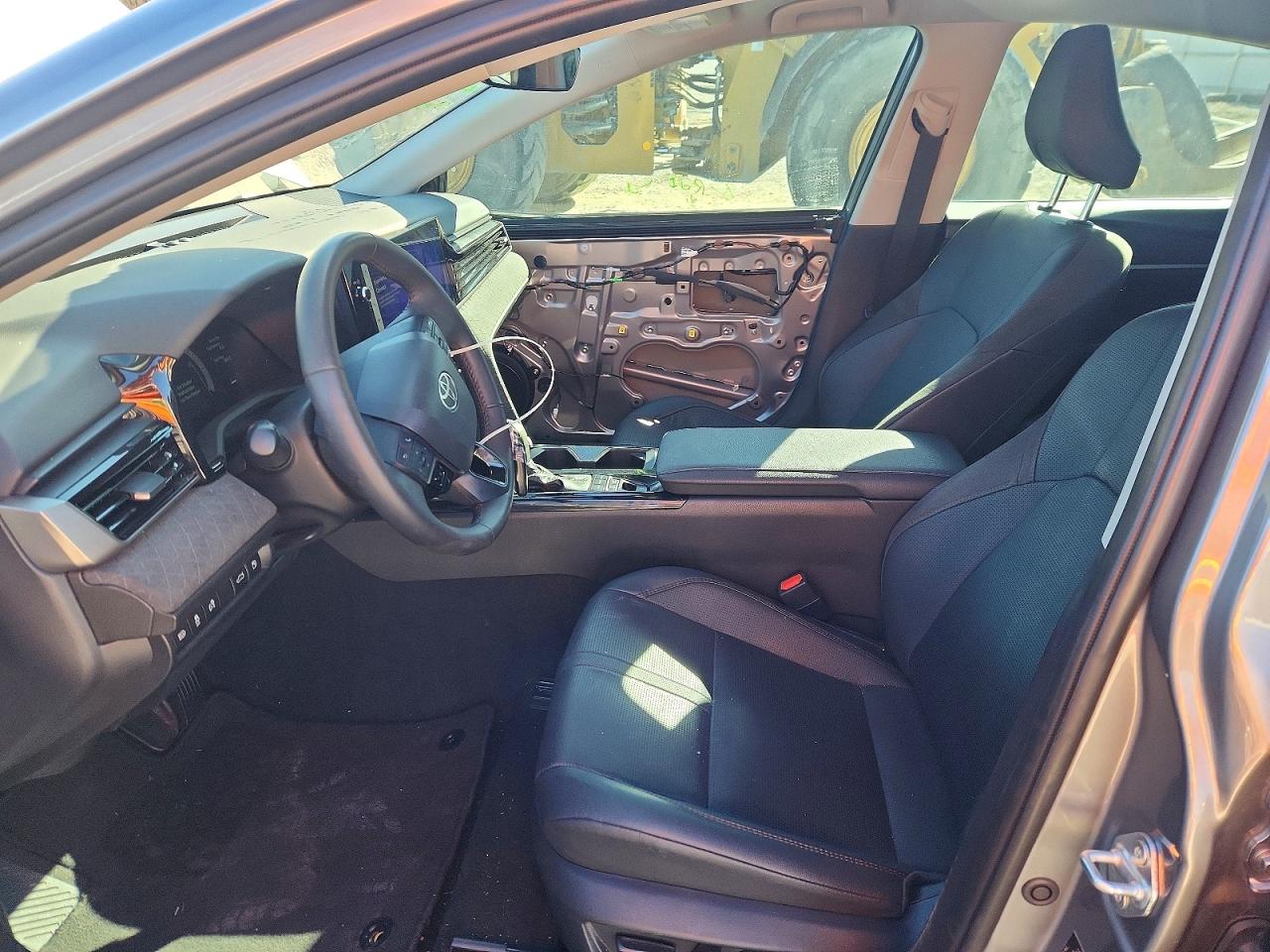 2025 TOYOTA CAMRY XSE photo 7