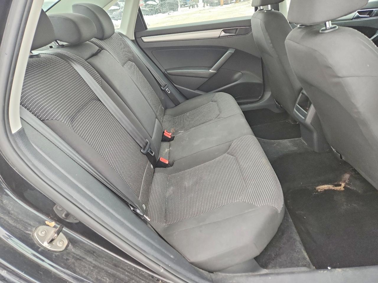 2018 VOLKSWAGEN PASSAT S photo 10