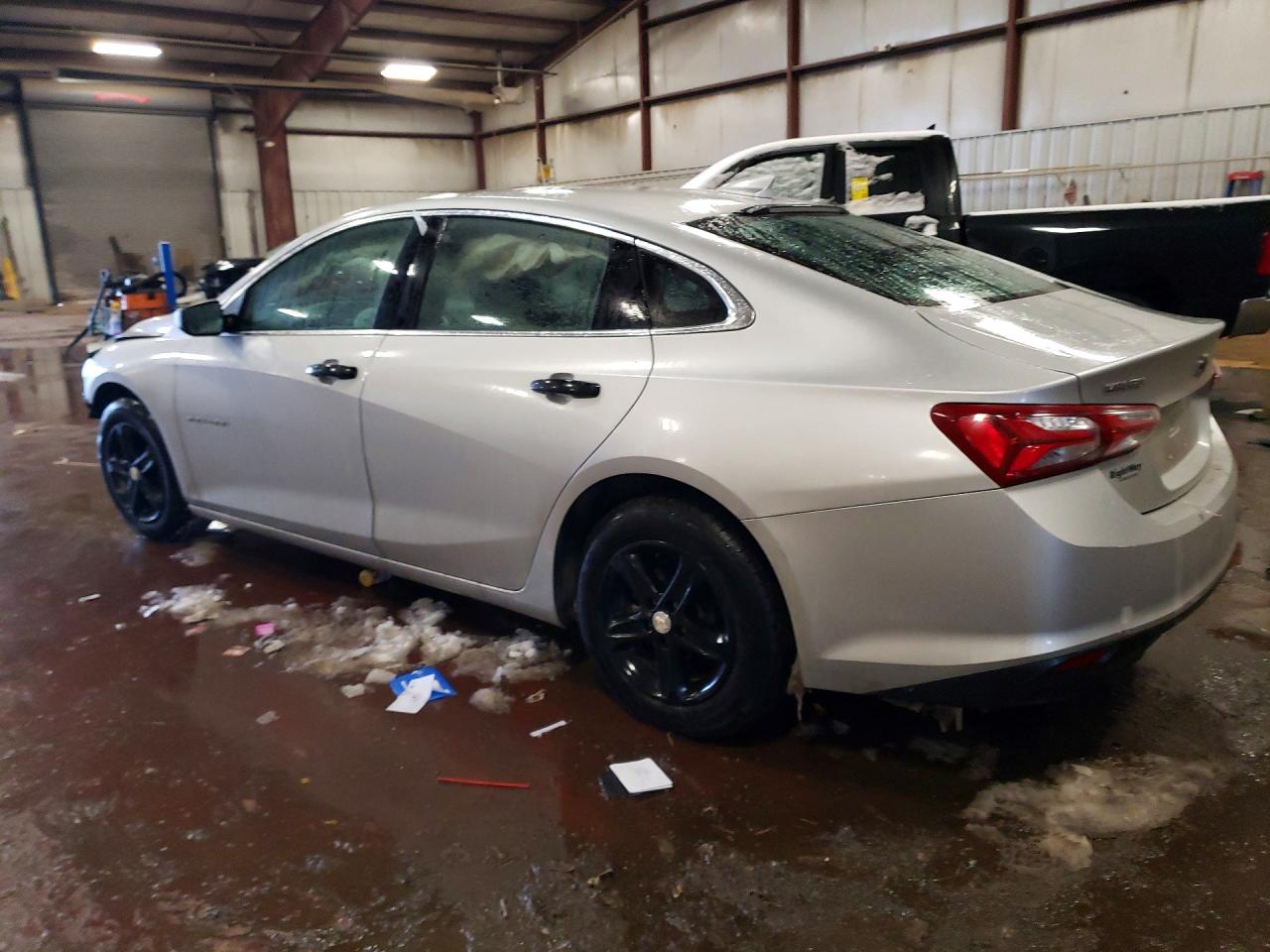 2022 CHEVROLET MALIBU LT photo 2