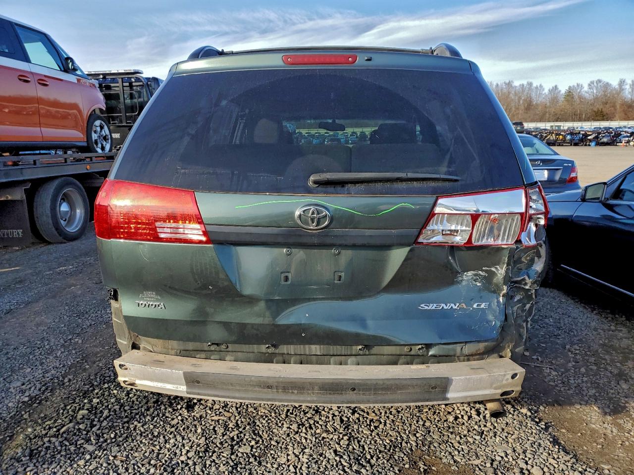 2004 TOYOTA SIENNA CE photo 11