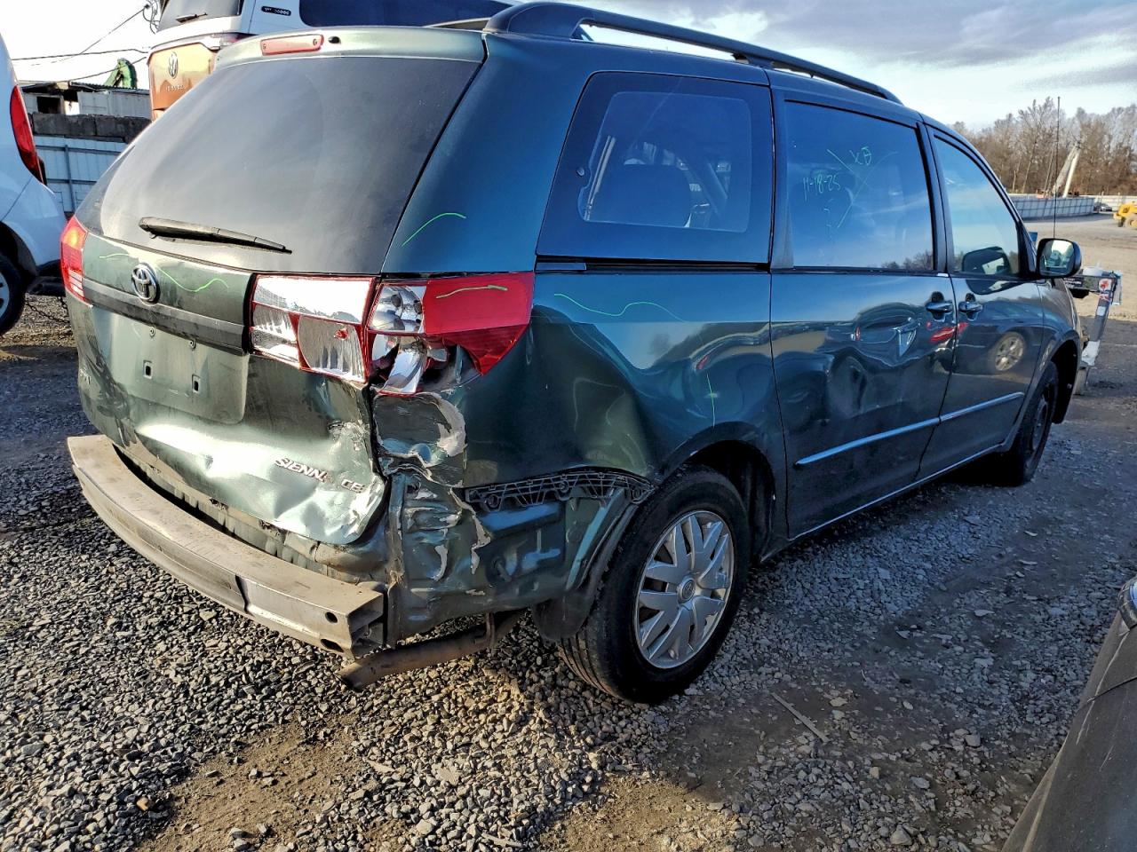 2004 TOYOTA SIENNA CE photo 5