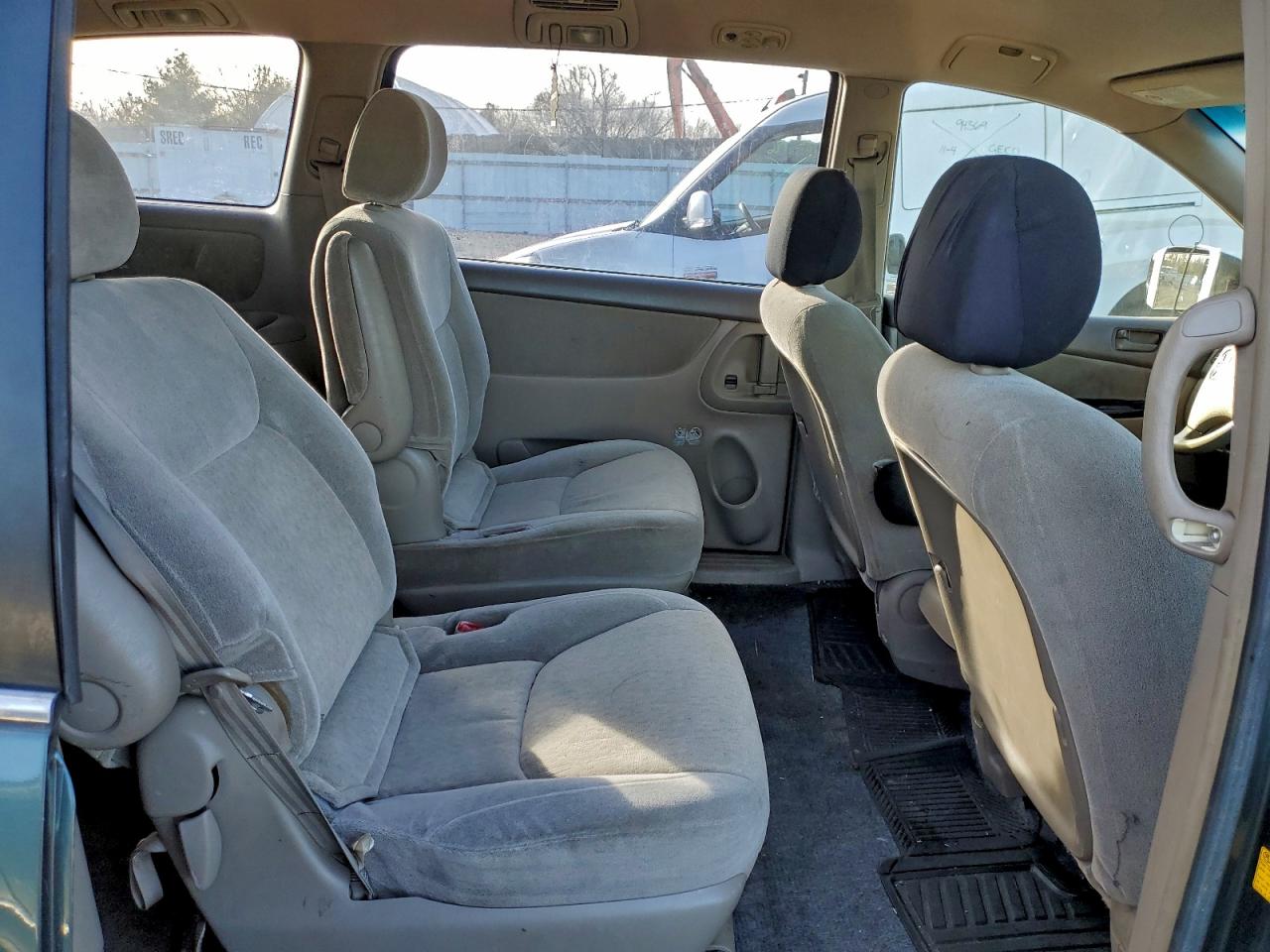 2004 TOYOTA SIENNA CE photo 21