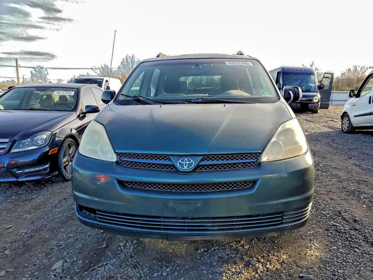 2004 TOYOTA SIENNA CE photo 9