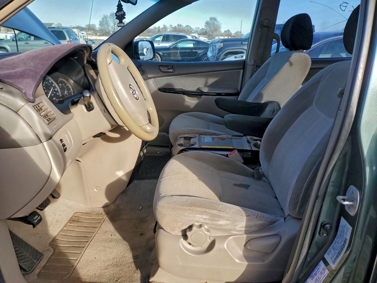 2004 TOYOTA SIENNA CE photo 13