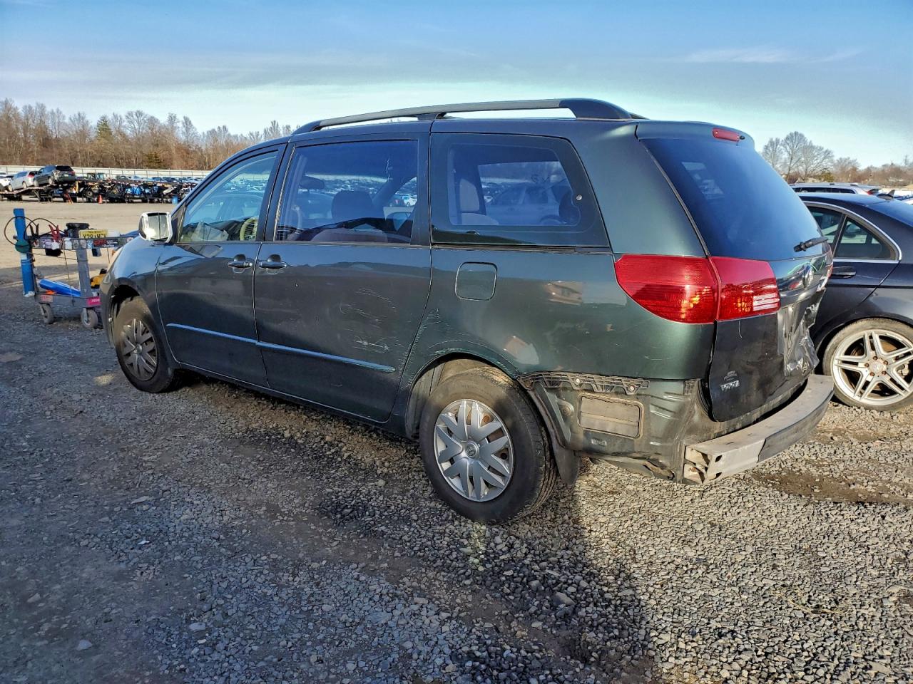 2004 TOYOTA SIENNA CE photo 3