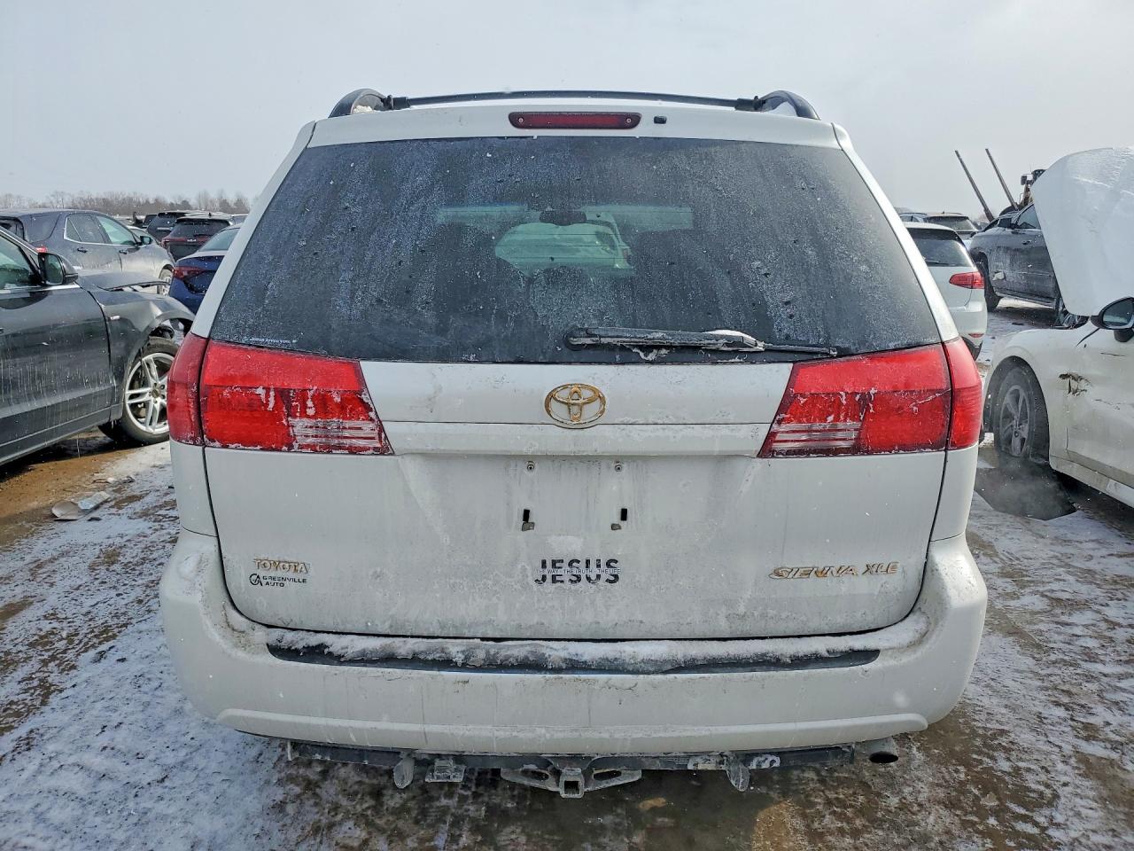2004 TOYOTA SIENNA photo 11