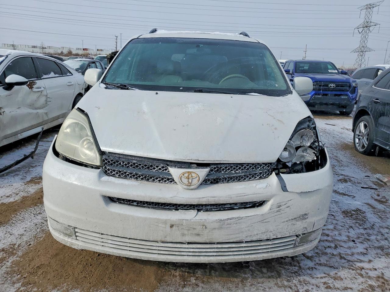 2004 TOYOTA SIENNA photo 9