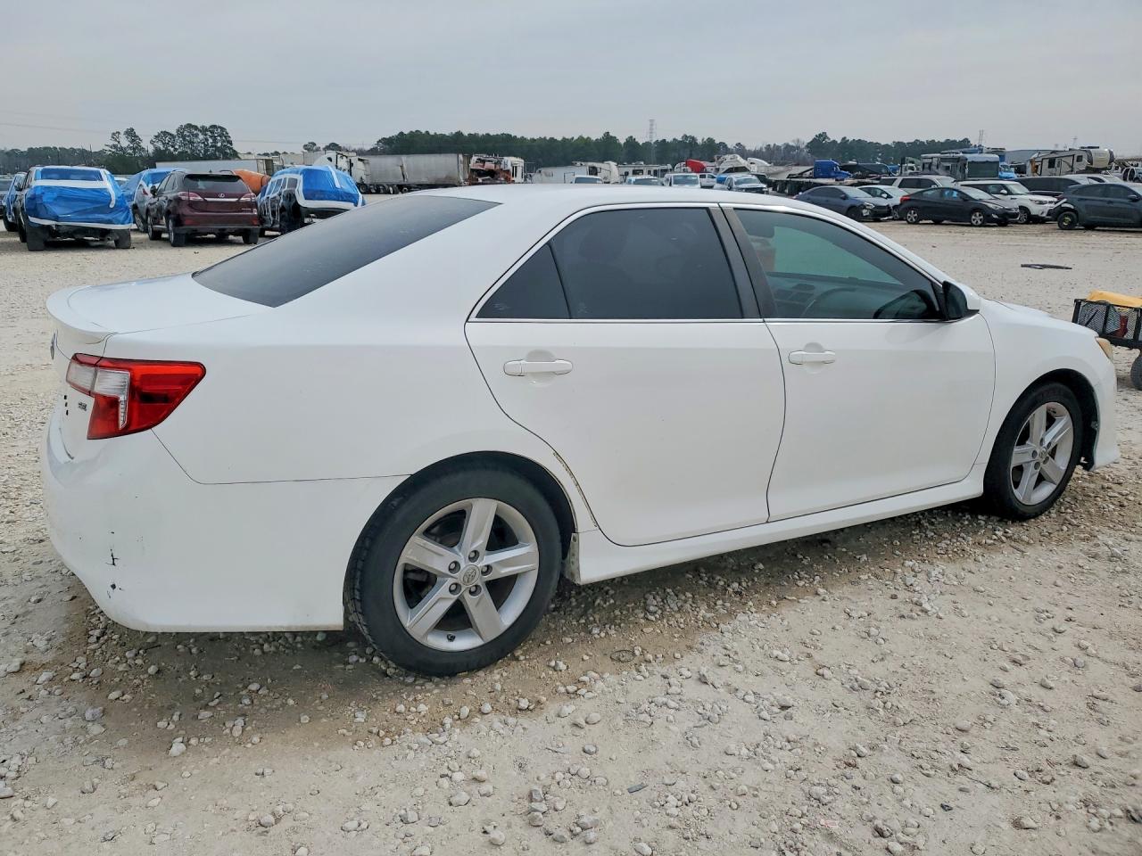 2014 TOYOTA CAMRY SE photo 7