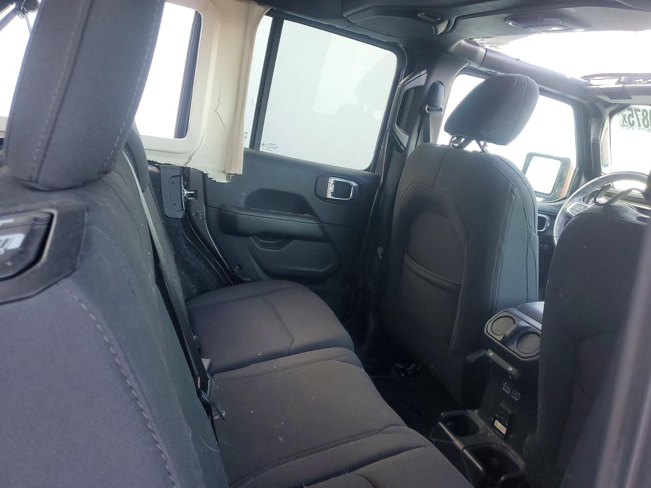 2018 JEEP WRANGLER UNLIMITED SAHARA photo 41