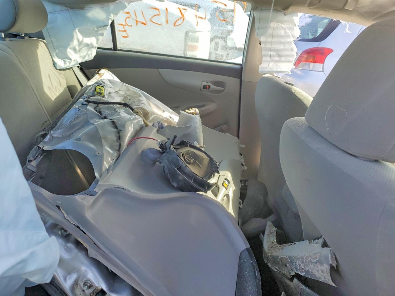 2012 TOYOTA COROLLA BASE photo 19