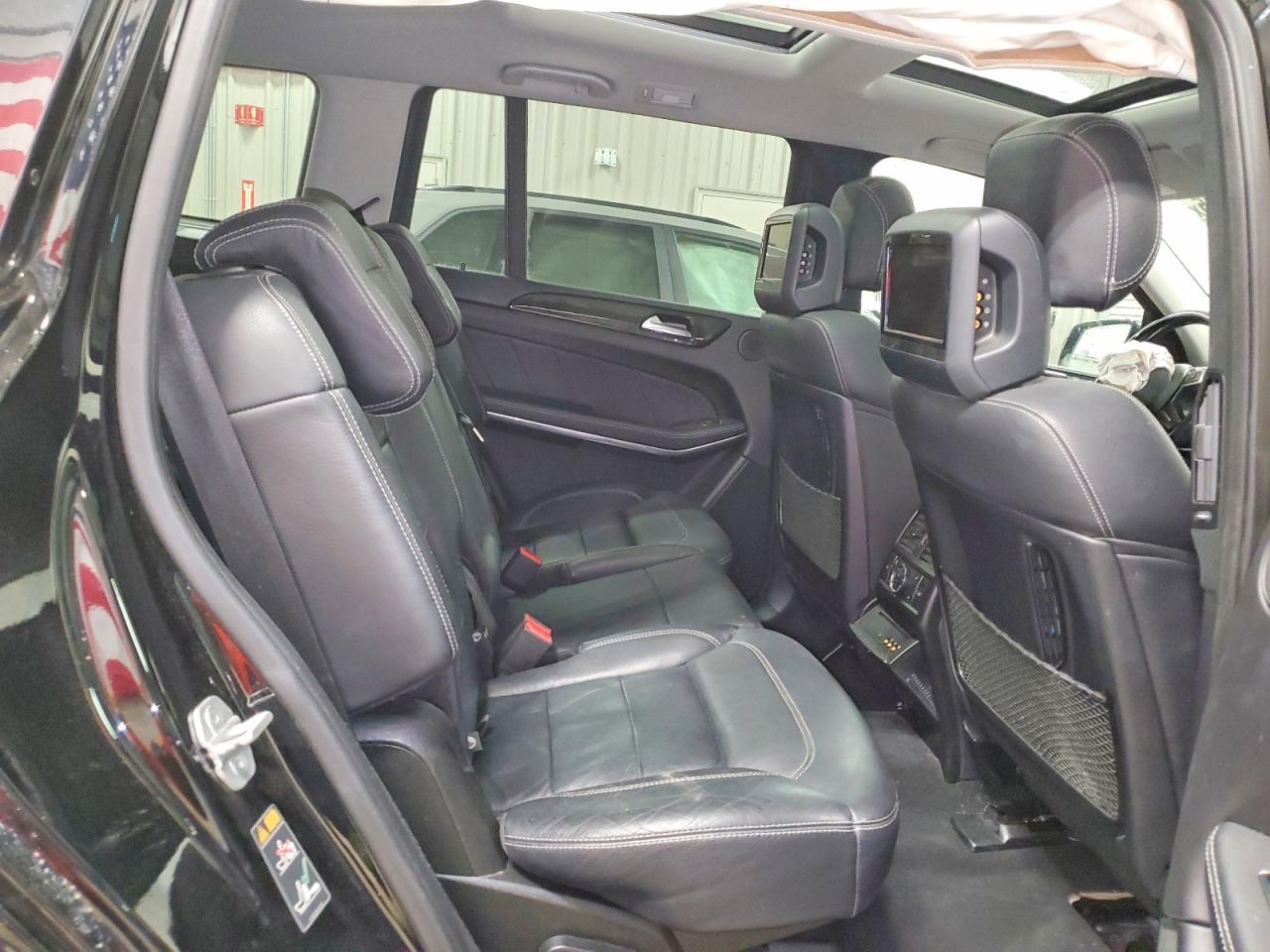 2016 MERCEDES-BENZ GL 550 4MATIC photo 31
