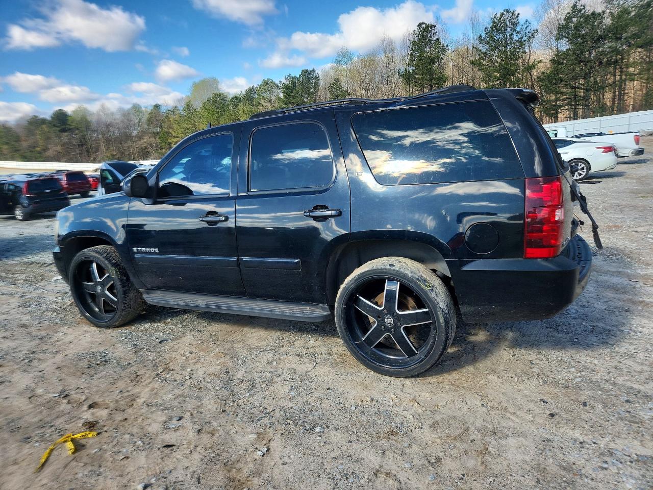 2007 CHEVROLET TAHOE C1500 photo 2