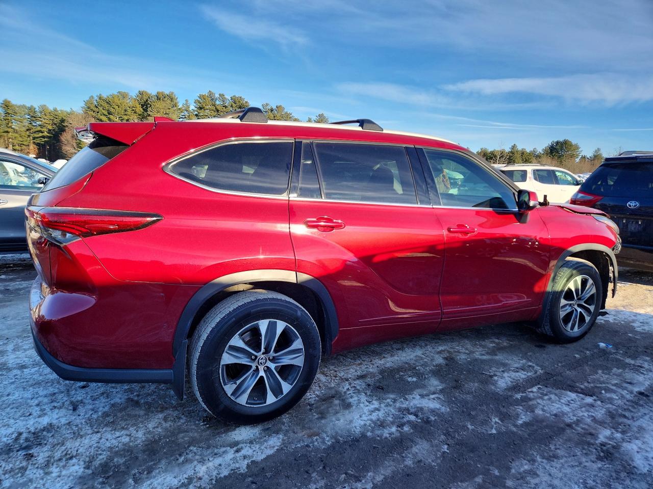 2022 TOYOTA HIGHLANDER XLE photo 5