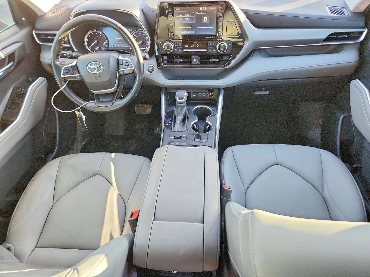 2022 TOYOTA HIGHLANDER XLE photo 15