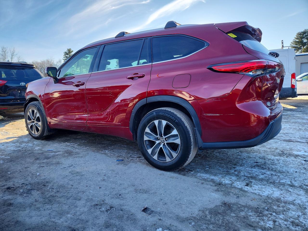 2022 TOYOTA HIGHLANDER XLE photo 3