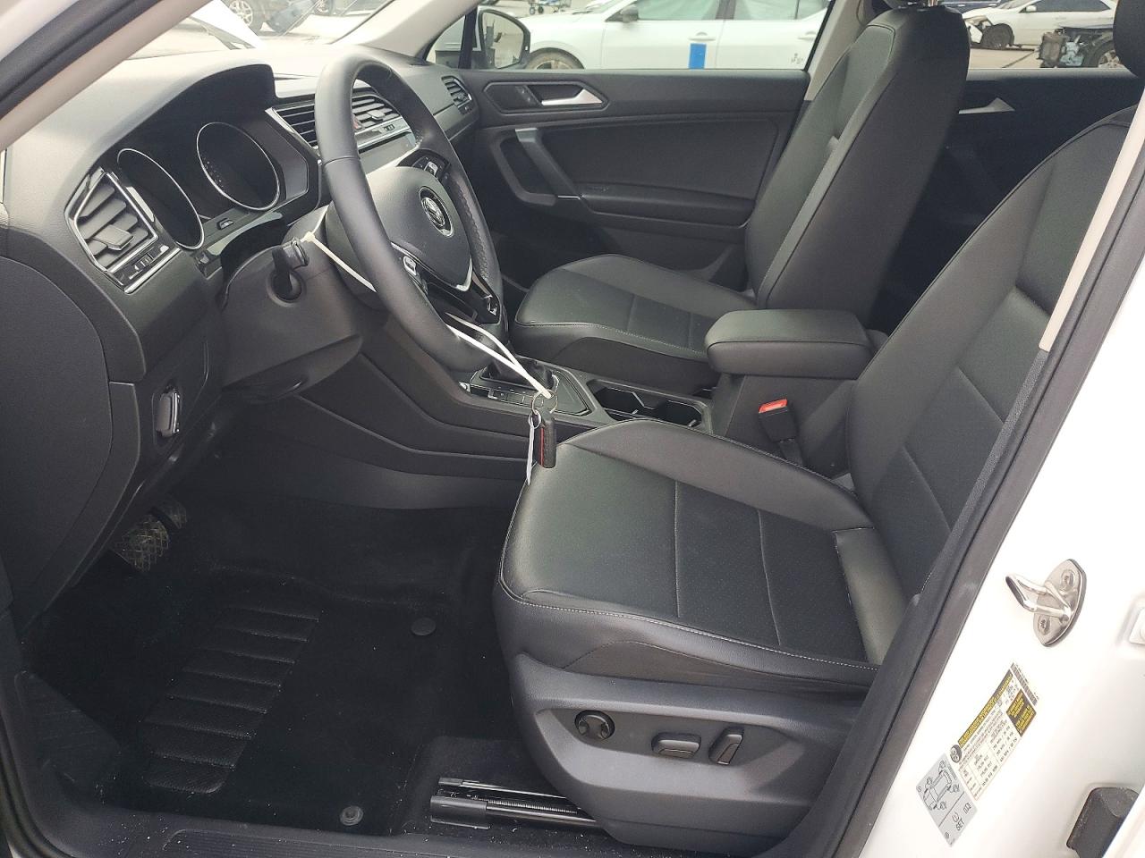2020 VOLKSWAGEN TIGUAN SE photo 19