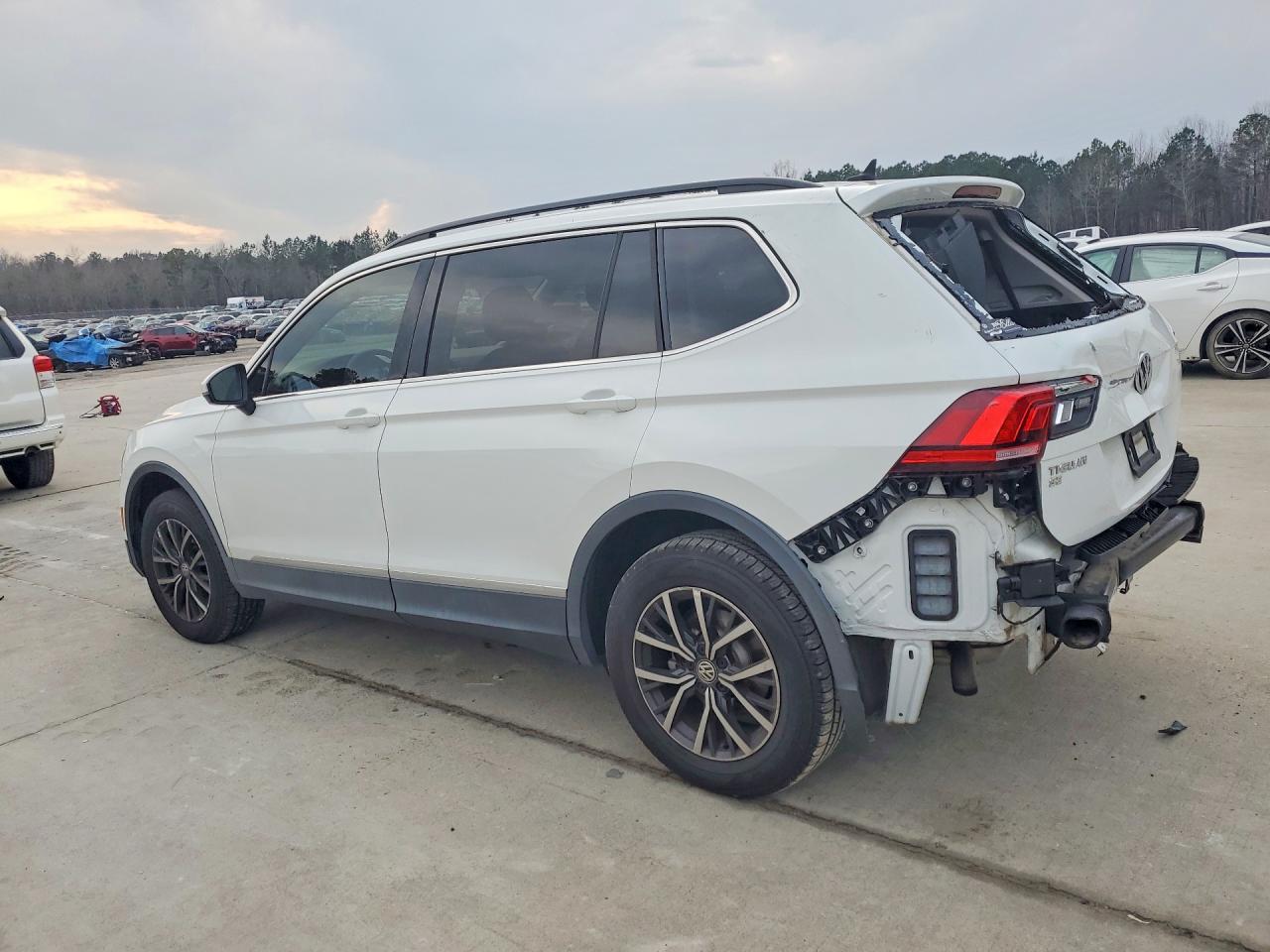 2020 VOLKSWAGEN TIGUAN SE photo 4