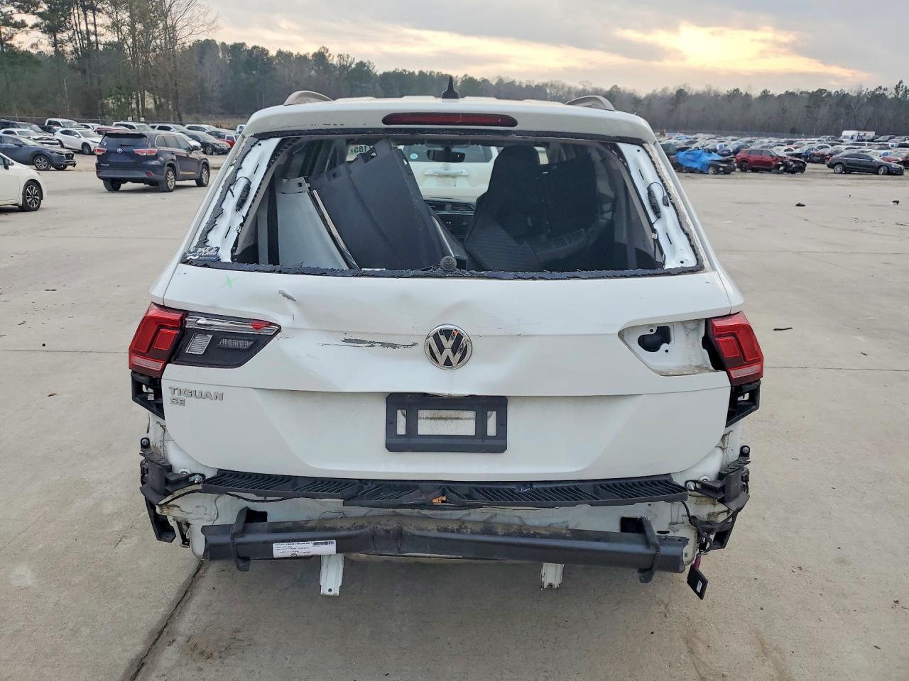 2020 VOLKSWAGEN TIGUAN SE photo 16